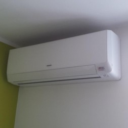 Hitachi Akebono RAK-25RXB/RAC-25WXB кондиционер инверторный